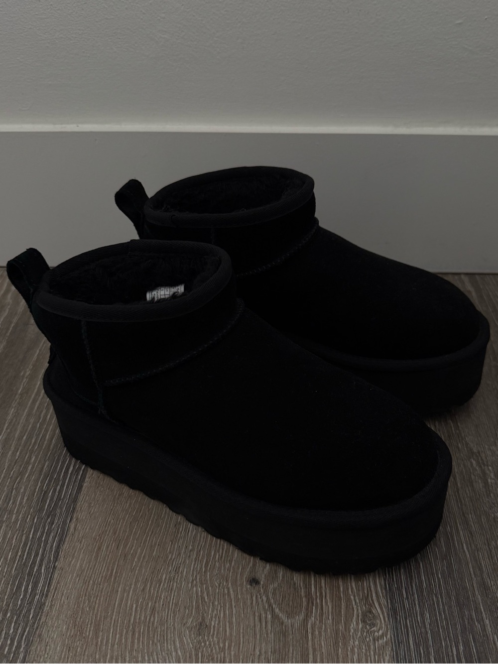 Women Black Platform UGG boots